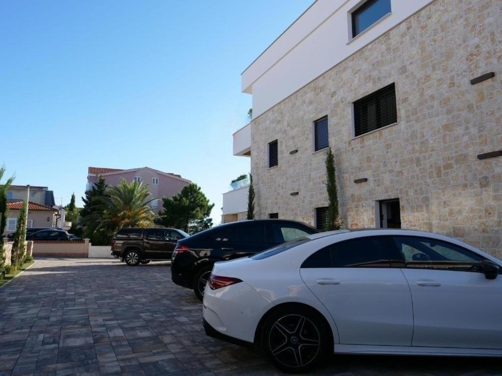 Apartments Dernaj Vir Ngoại thất bức ảnh